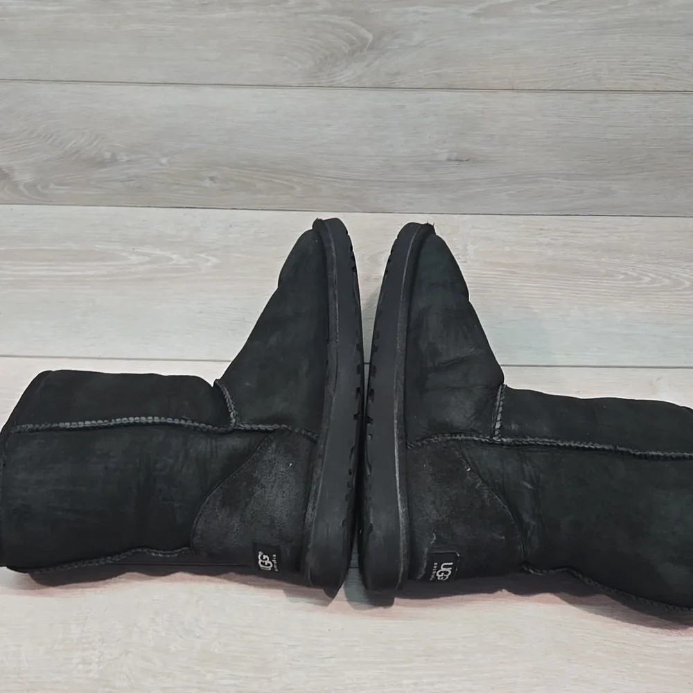UGG Australia 5825 Classic Black Winter Boots Insulated Line Leather Shoes Sz 9